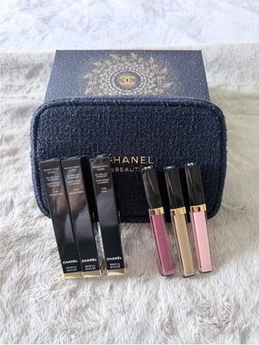 CHANEL Maximum Brilliance Lipgloss Trio Set W/ Bouclé Pouch Limited Edition NIB
